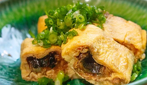 「鰻魚卷」是一道把現烤鰻魚捲進玉子燒的經典料理。